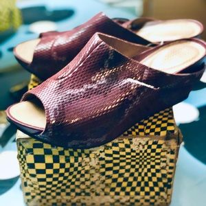 TSUBO Purple Leather Platform Sandal